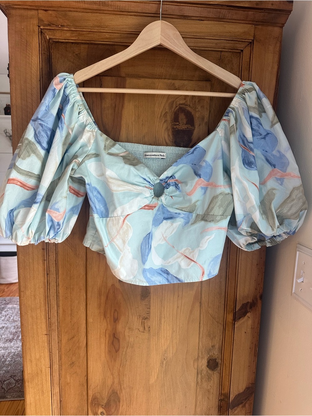 Abercrombie & Fitch Light Pastel Floral Puff Sleeve Crop Top Medium